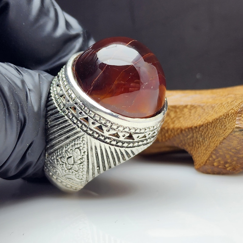 خاتم عقيق يمني كرزي مزعفر  مقبب فضه ثقيل vip