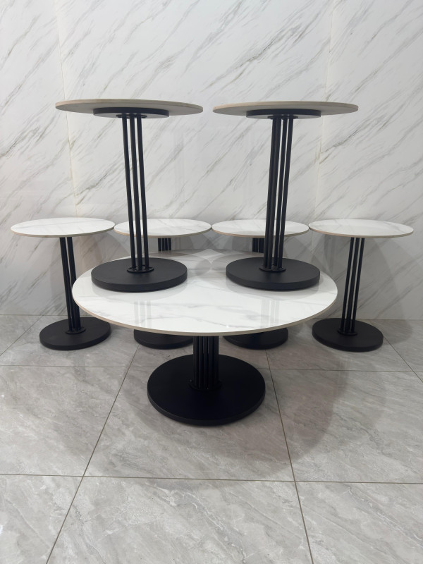 طقم طاولات كنب سيراميك – ٦ طاولات جانبية دائرية مع طاولة وسط فاخرة