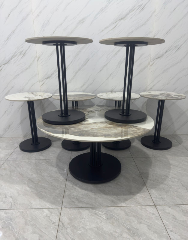 طقم طاولات كنب سيراميك – ٦ طاولات جانبية دائرية مع طاولة وسط فاخرة