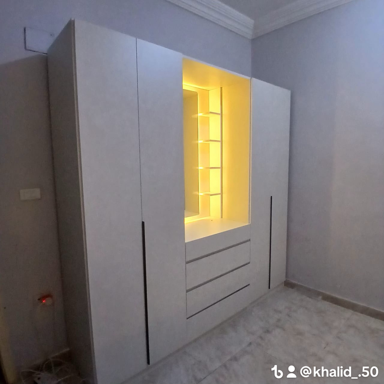 ‏دولاب ستة درفة