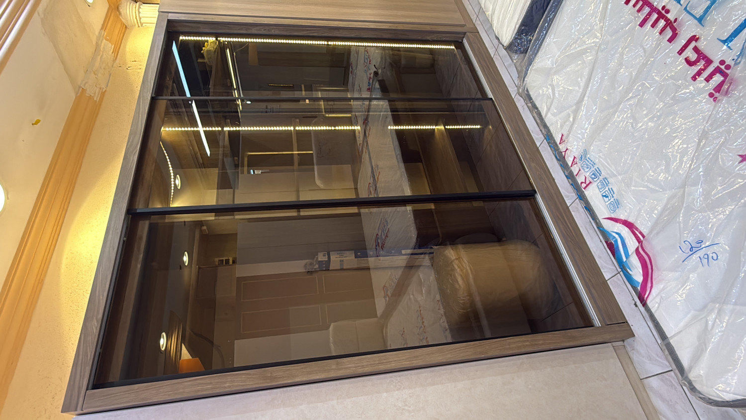 ‏دولاب ثلاثة بيبان السحاب