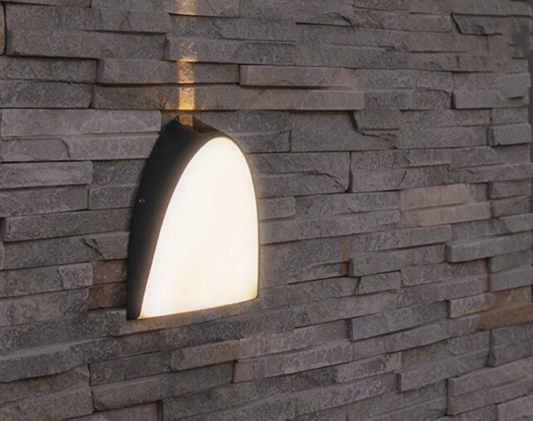 كشاف سور مثلث أسود إنارة صفراء